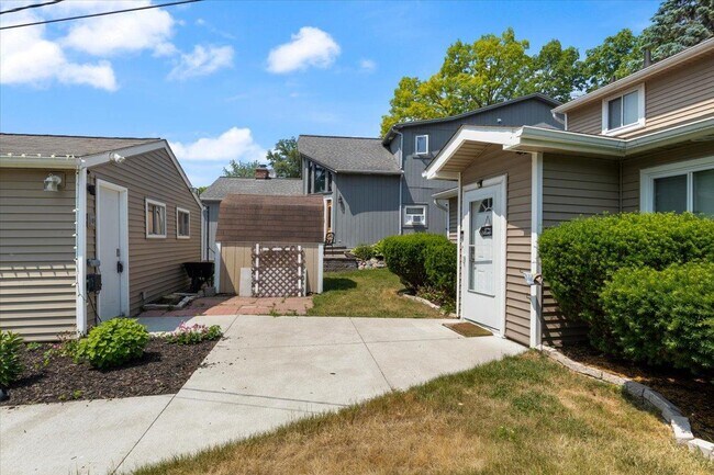 4500 Island Park Dr