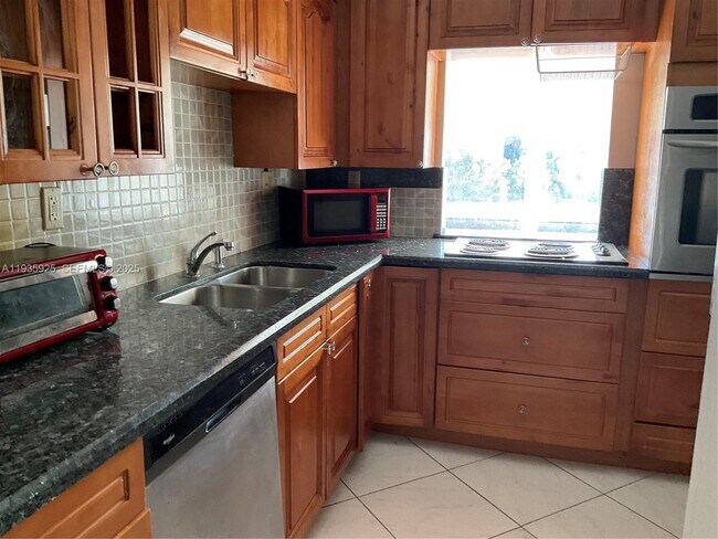 Photo - 200 172nd St Unit 520