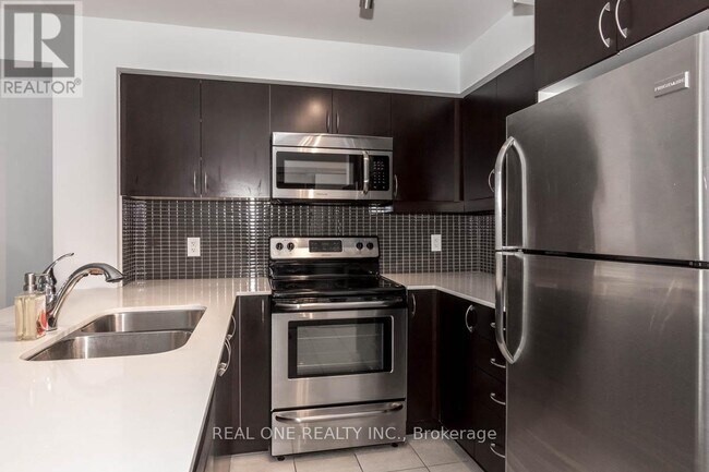 Photo - 75 King William Crescent Unit 605