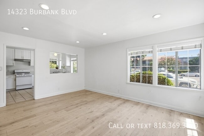 Photo - 14323 Burbank Blvd