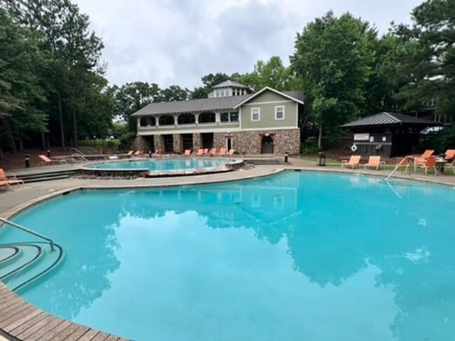 Building Photo - 2 Bedroom Flat at Woodlands of Clemson