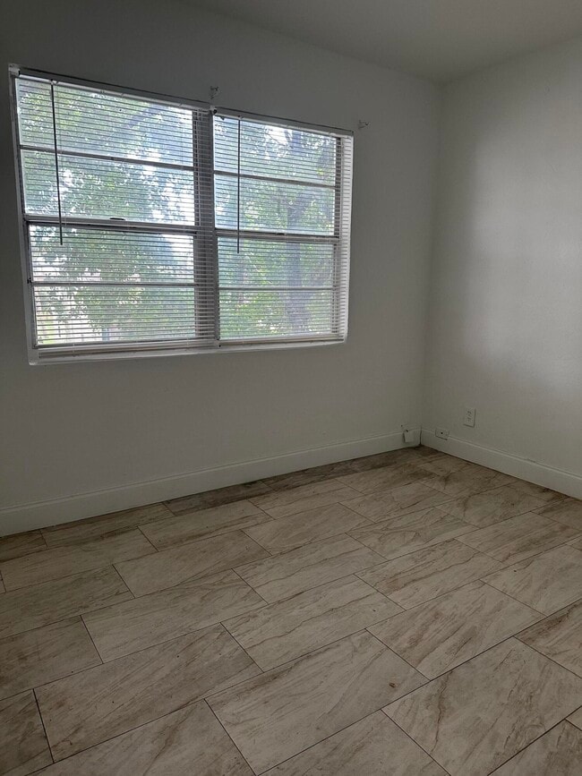 Photo - 608 5th St Unit 8