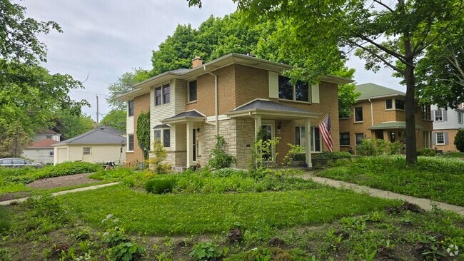 Building Photo - 4401 N Sheffield Ave Rental