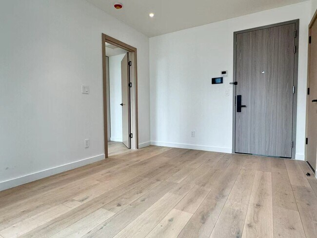 Photo - 4262 Hunter St