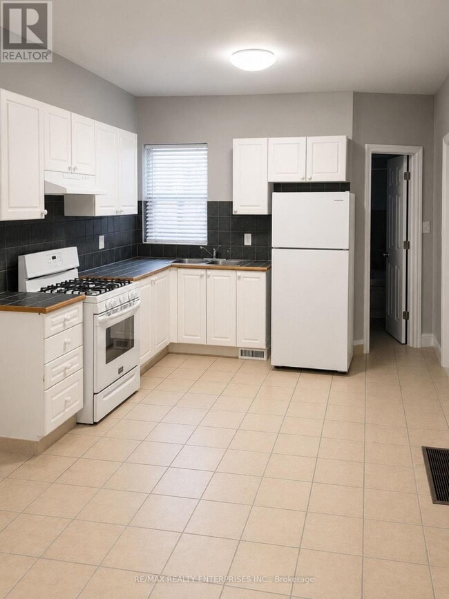 Photo - 1136 Dufferin St