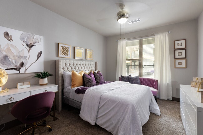 2BR, 2BA - 1163SF - Second Bedroom