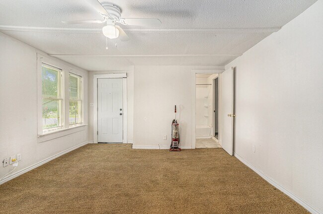 Photo - 111 W Atchley Ave Apartments