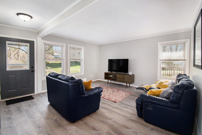 Photo - 2071 Winewood Ave