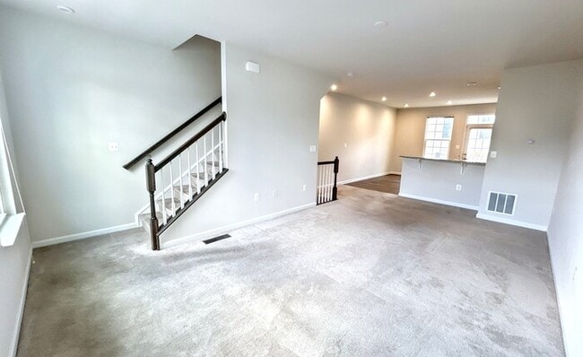 Photo - 502 River Crest Way