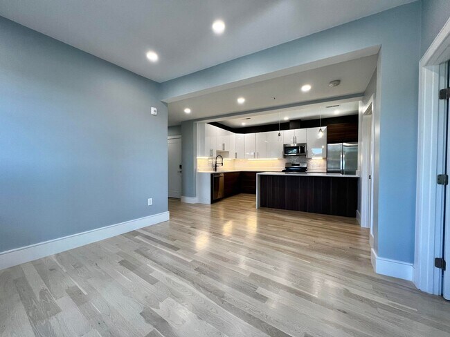 Photo - 9 University Rd Unit 3