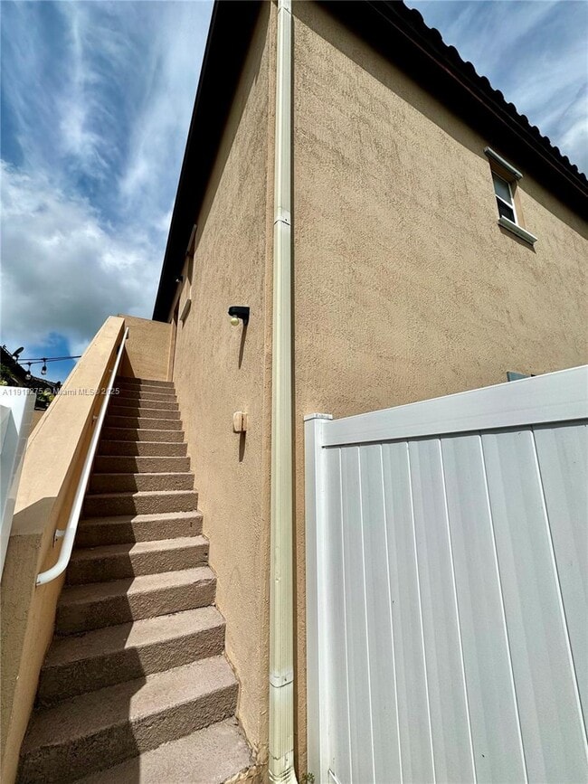 Building Photo - 9575 SW 171st Pl Unit 9575