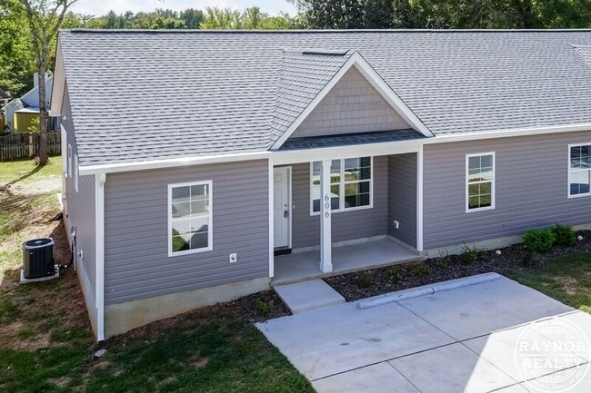 Photo - 606-606 E Pine Ave