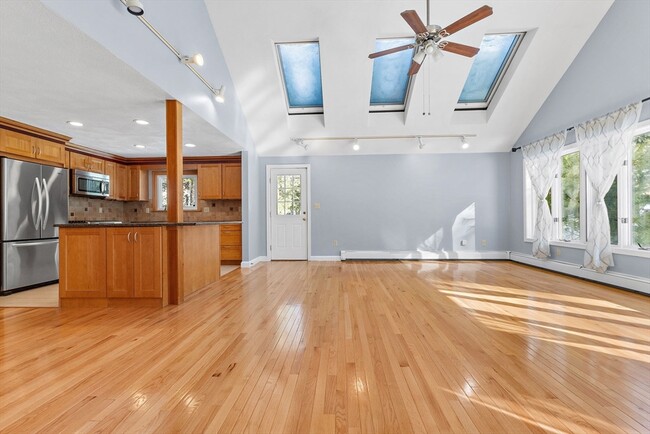 Photo - 77 Colonial Rd