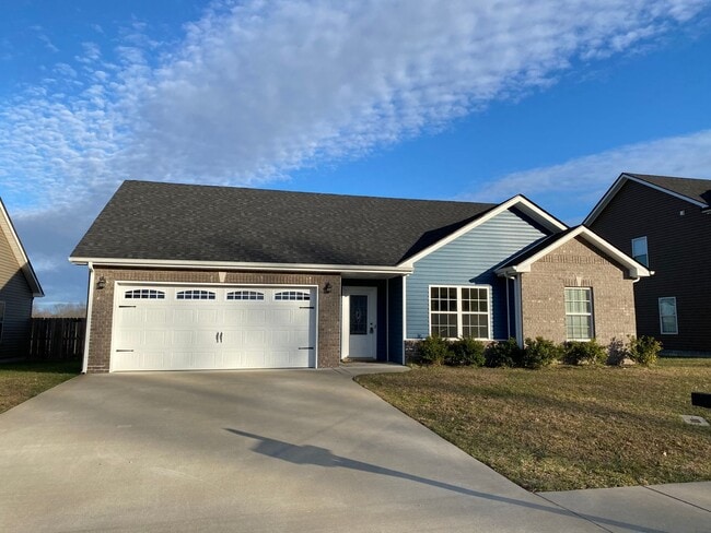 Photo - Beautiful 3 bed 2 bath home with Bonus room! Close to shopping and Ft. Campbell.