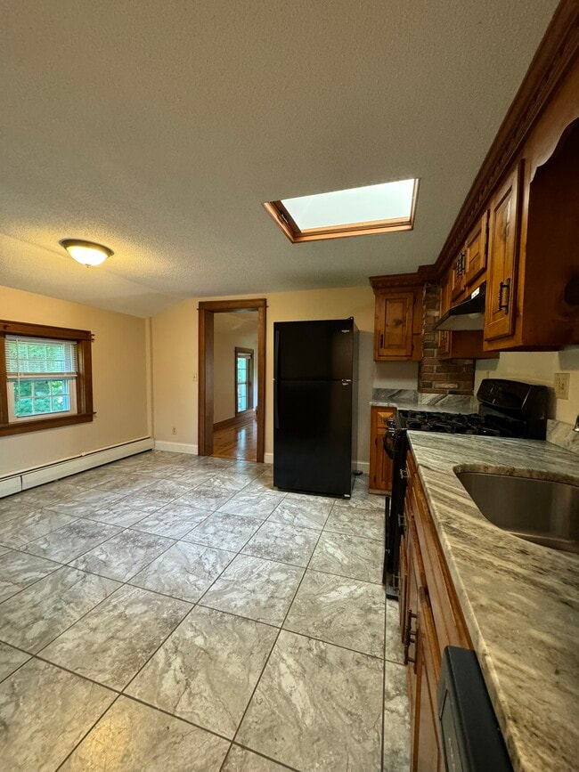 37 Middle St Unit 2