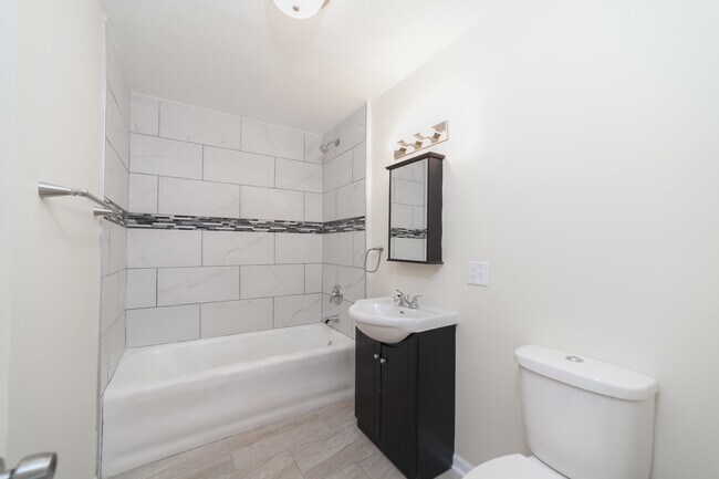 Photo - 3092 S Lyman St Unit 3R