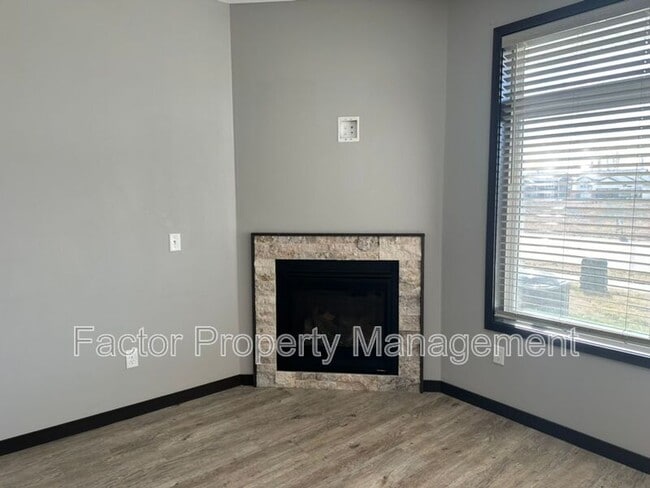 Photo - 621 Prairie Rose Trl