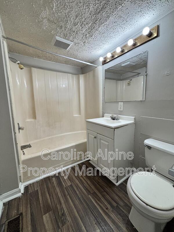 Photo - 405 S Oak St