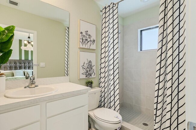 Photo - 445 NE 1st St