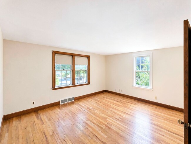 15 Elnew Ave