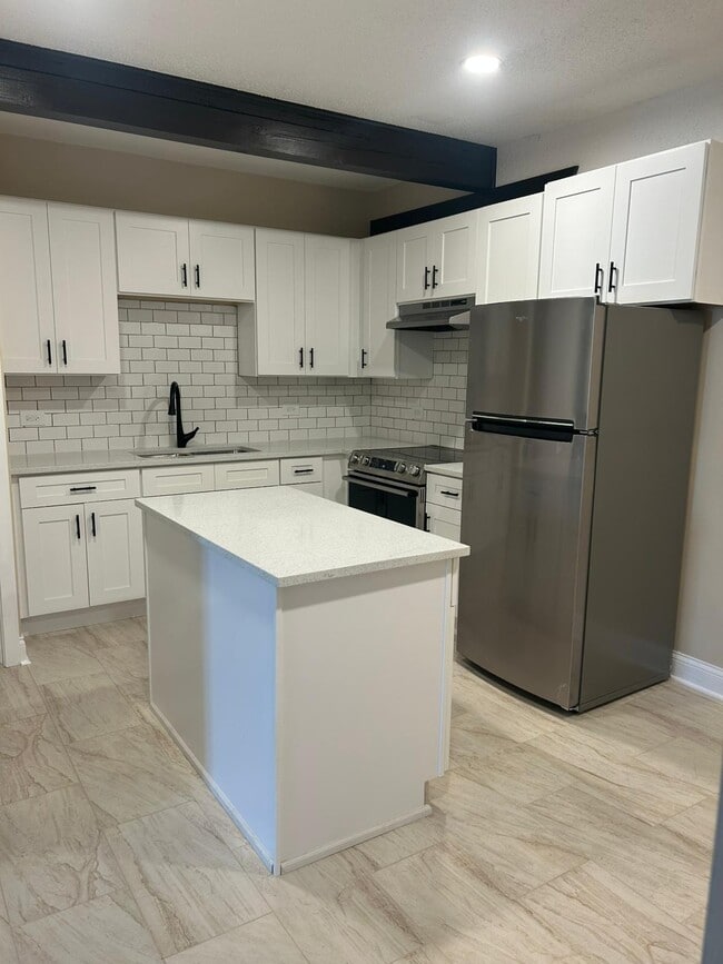 Building Photo - 10102 Main St Unit 3A Rental
