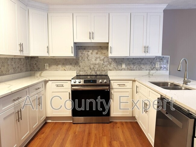 Photo - 1302 Colony Dr