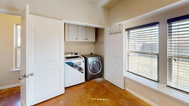 Photo - 4621 Kind Way