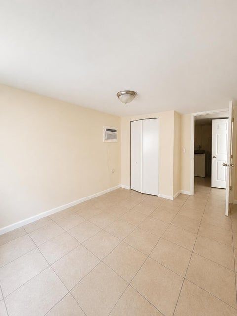 4285 SW 49th St