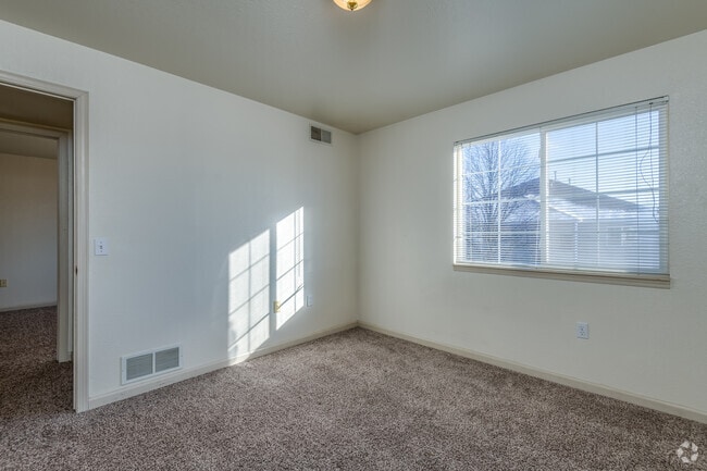 3BR, 2BA - 1,445SF