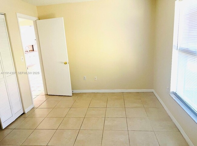 Photo - 807 Mountbatten Ln