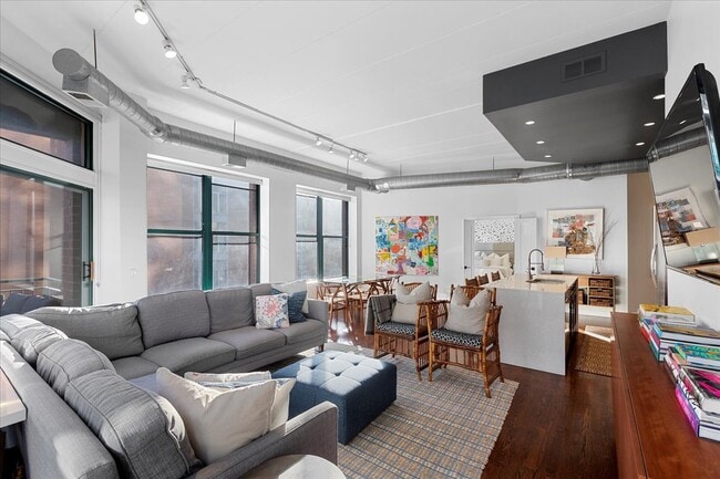 Photo - 936 W Madison St Unit 4C