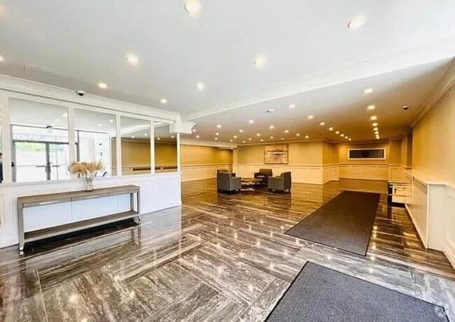Building Photo - 27 Northill St Unit 5X Rental