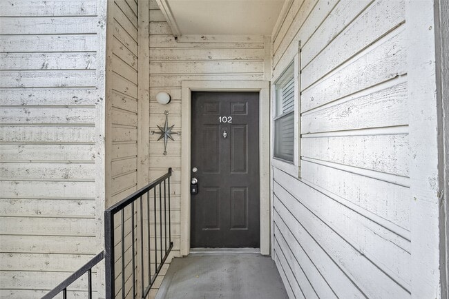 Building Photo - 4041 Drake St Unit 102