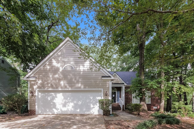 Building Photo - Inviting 3 Bedroom Home
