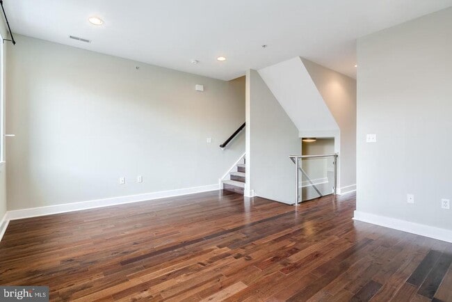 Building Photo - 2633 Catharine St Unit B