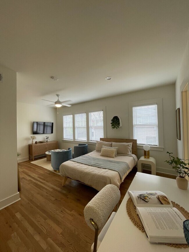 Photo - 449 E. Ponce