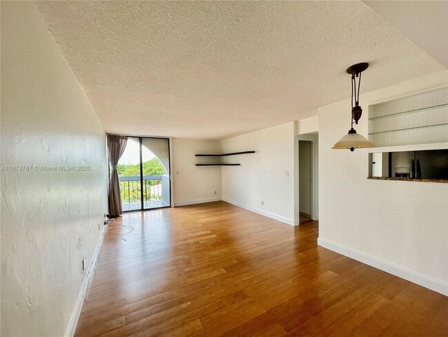 Photo - 2715 Tigertail Ave Unit 604