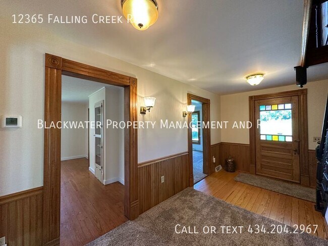 Photo - Farm House in Bedford County near Huddleston