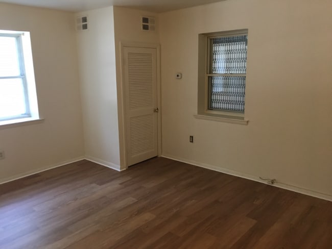 Photo - 15 E Read St Unit 1A