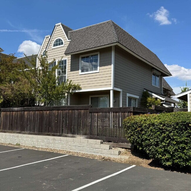 Building Photo - Stonegate living Rental