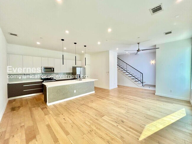 Photo - 2711 Kimsey Dr