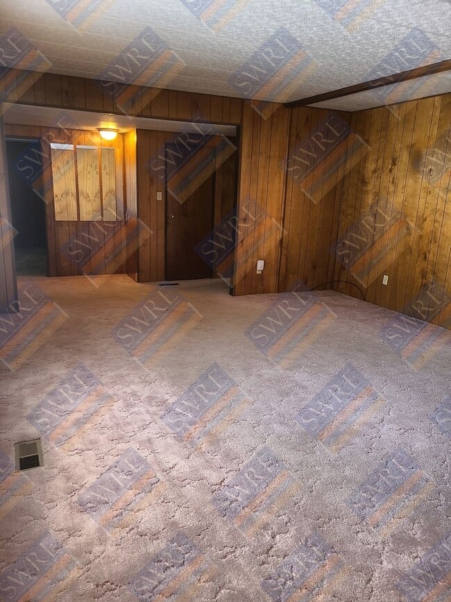 Photo - 1038 Lyle St