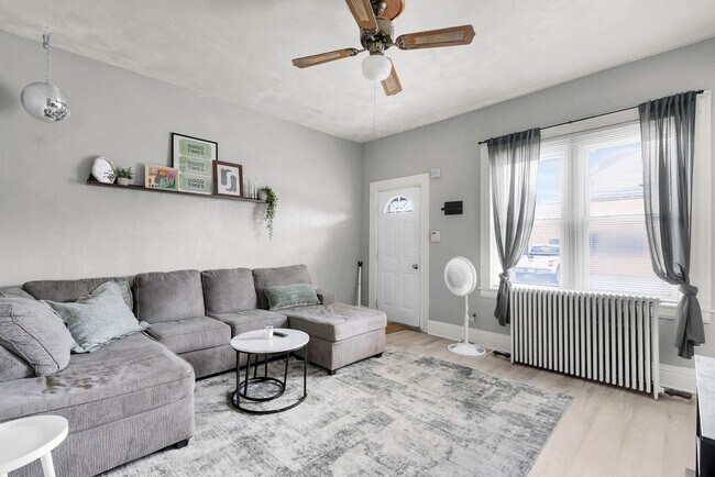 Building Photo - 2 BR+ Den/office, 2 bath Bloomfield/Upper ... Rental