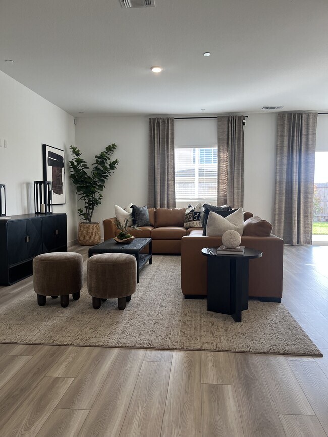 Photo - 1085 Silverado Wy