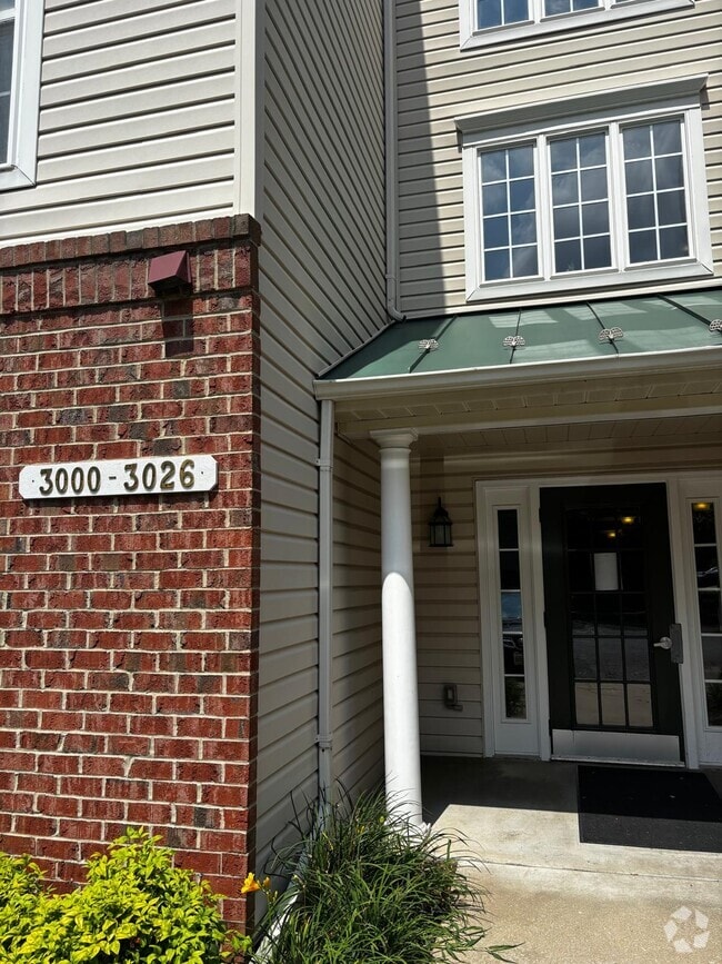 Building Photo - 3004 Hunting Ridge Dr Unit 3004 Rental
