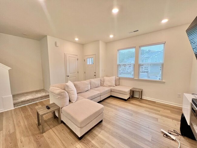 Photo - 3096 Spline Cir