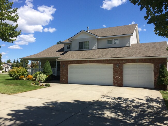 front view - 2100 North Palisades Drive House