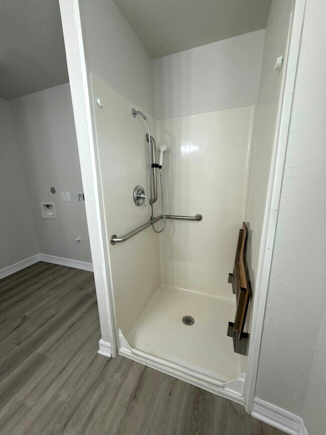 Photo - 707 Denby St