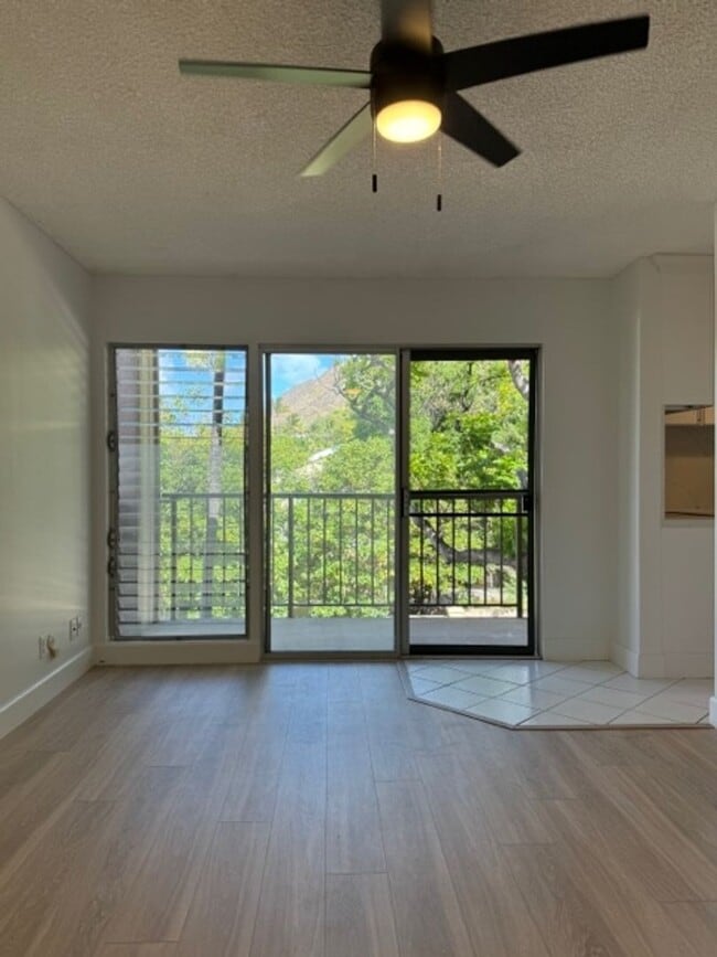 Building Photo - Renovated Studio with parking near Diamond... Unit # 310 Rental