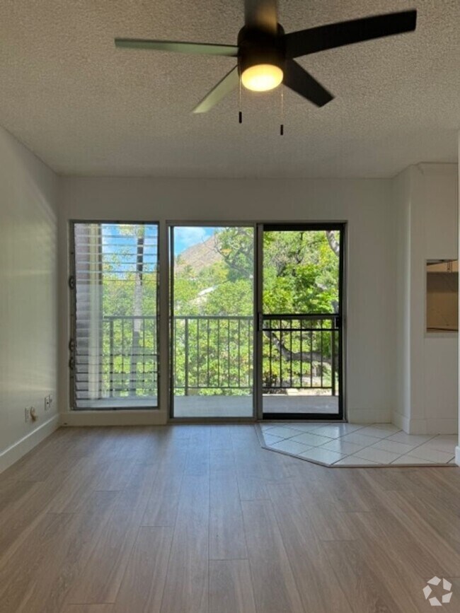 Building Photo - Renovated Studio with parking near Diamond... Unit # 310 Rental